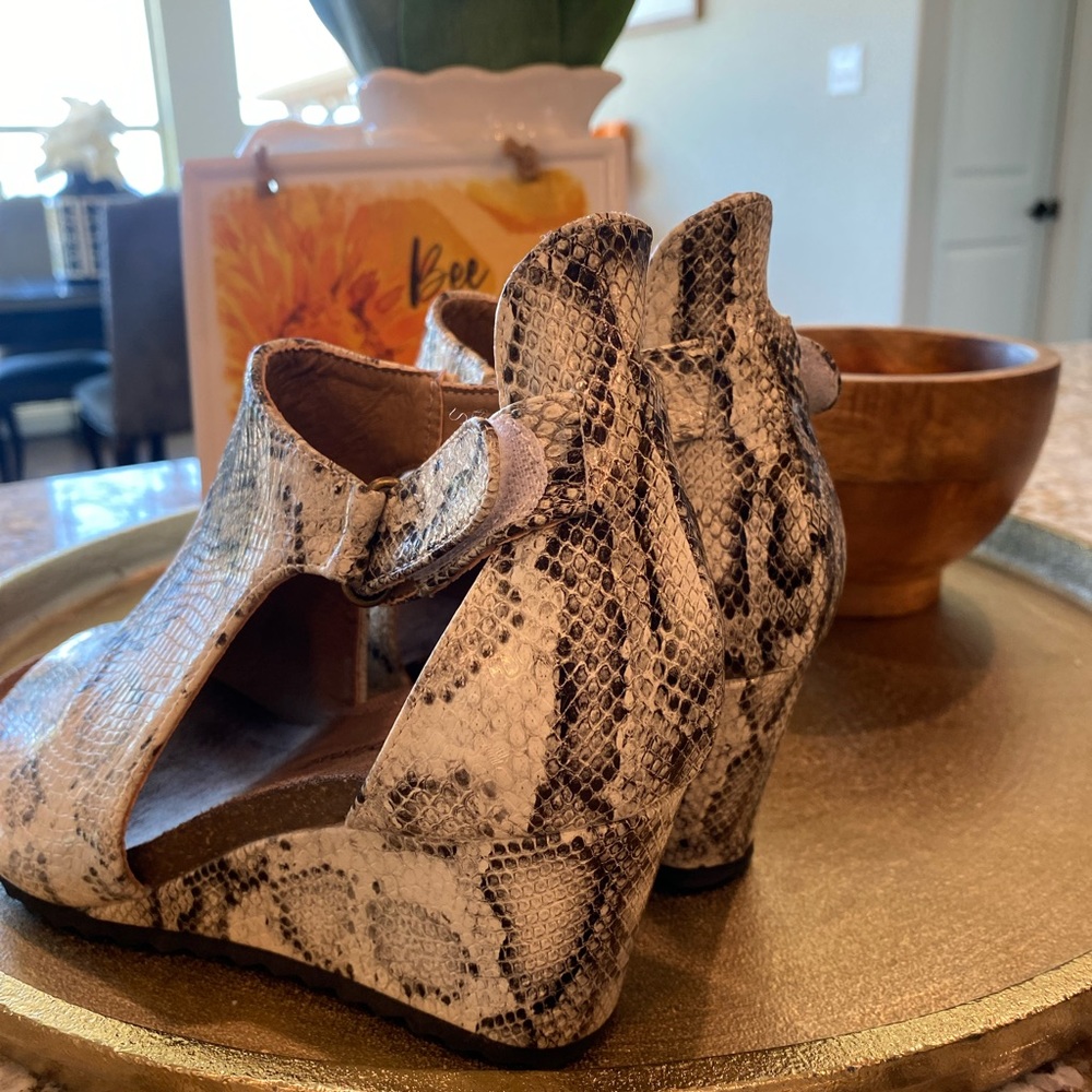 Super cute snakeskin, wedges, never worn!